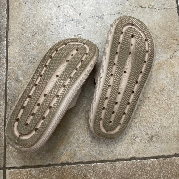 Women’s slides - Picture 4 of 4